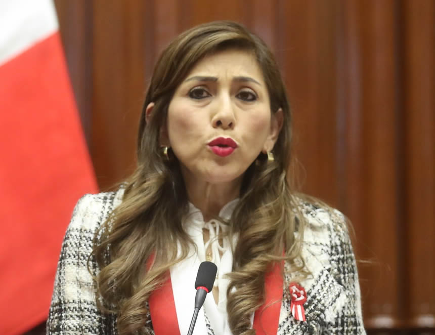 Congresista Roberto Kamiche: “No somos primates para estar golpeando y gritando” en los escaños