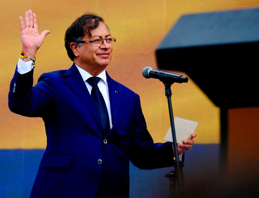 Kurt Burneo visitó a la presidente del Congreso como parte de las acciones tendientes a generar confianza en los agentes económicos