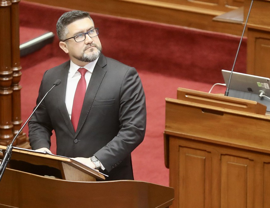 Parlamentarios vacadores no alcanzaron votos para censurar al ministro del Interior, Willy Huerta