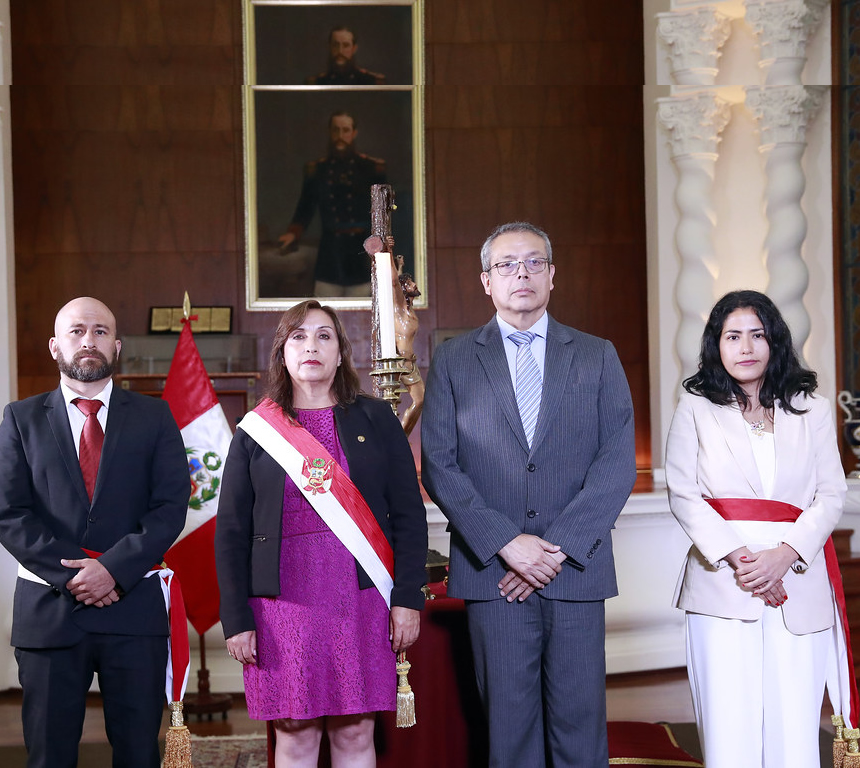 Dina Boluarte en la Escuela Naval: “Diálogo es la principal opción para volver a la normalidad”