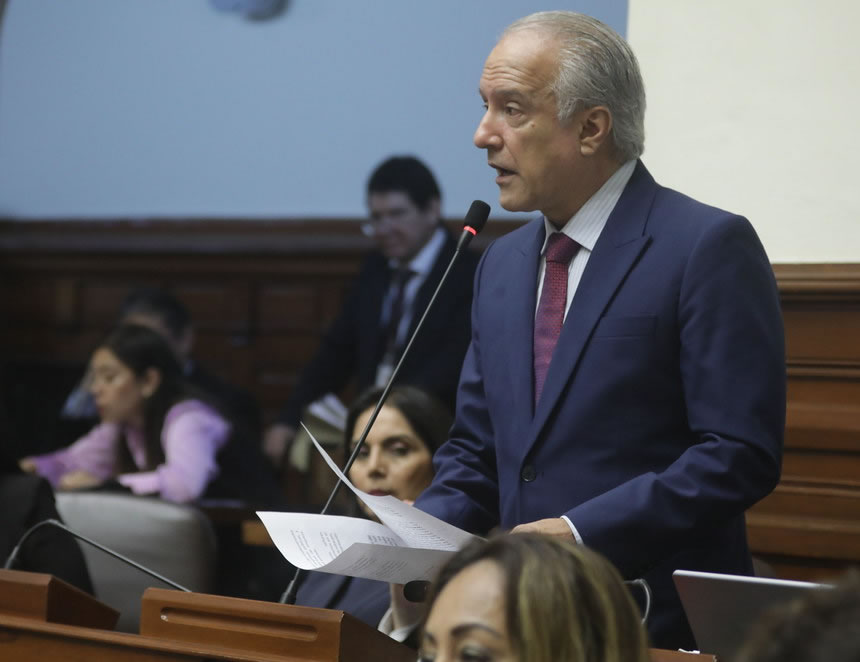 Williams responde a críticas por regalo a congresistas por el Día de la Madre: “Es lo justo y lo razonable”
