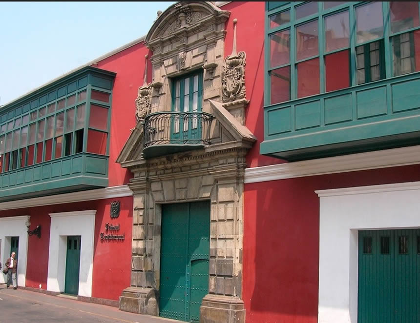 Patricia Chirinos viaja a España tras asegurar que su despacho y casa serán allanados y que pedirán detención en su contra