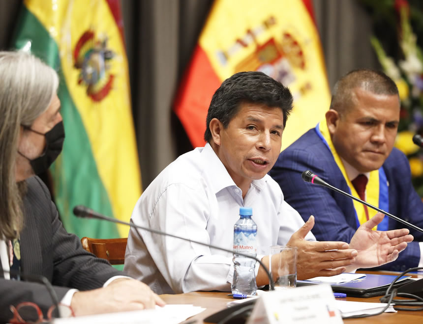 Pedro Castillo anuncia pronta reapertura de la frontera con Chile