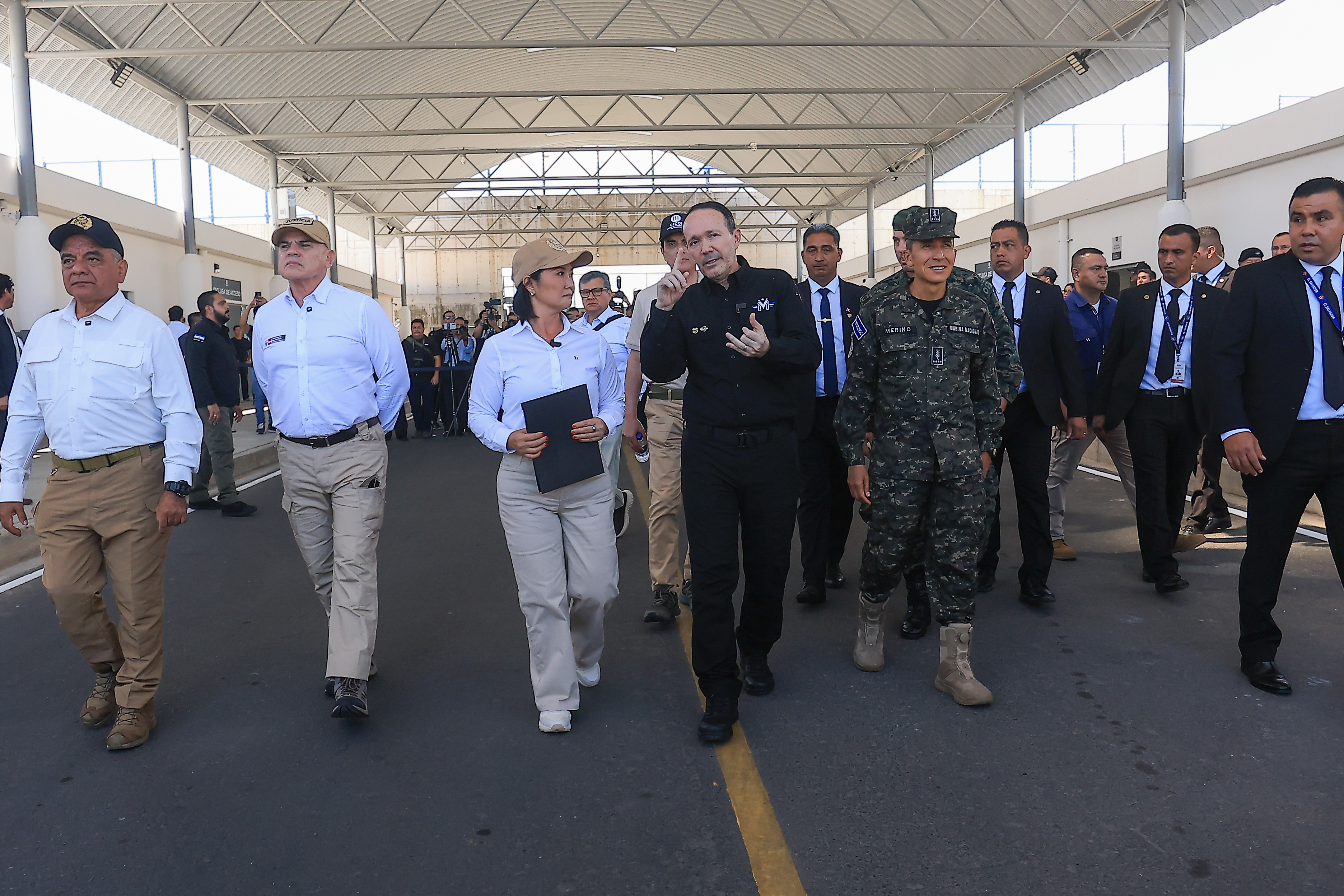 Keiko Fujimori conoció de primera mano la política  de “mano dura” de El Salvador  en la lucha contra la delincuencia - Foto 2