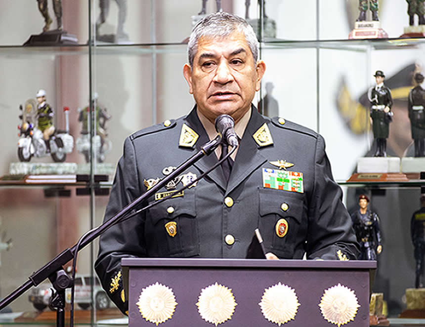 Rafael López Aliaga y César Acuña renunciaron a sus cargos