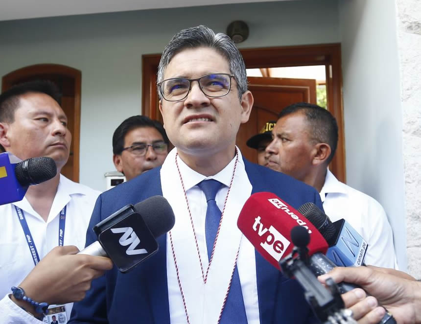 Ciro Castillo intentó este lunes sin éxito reasumir sus funciones de gobernador regional