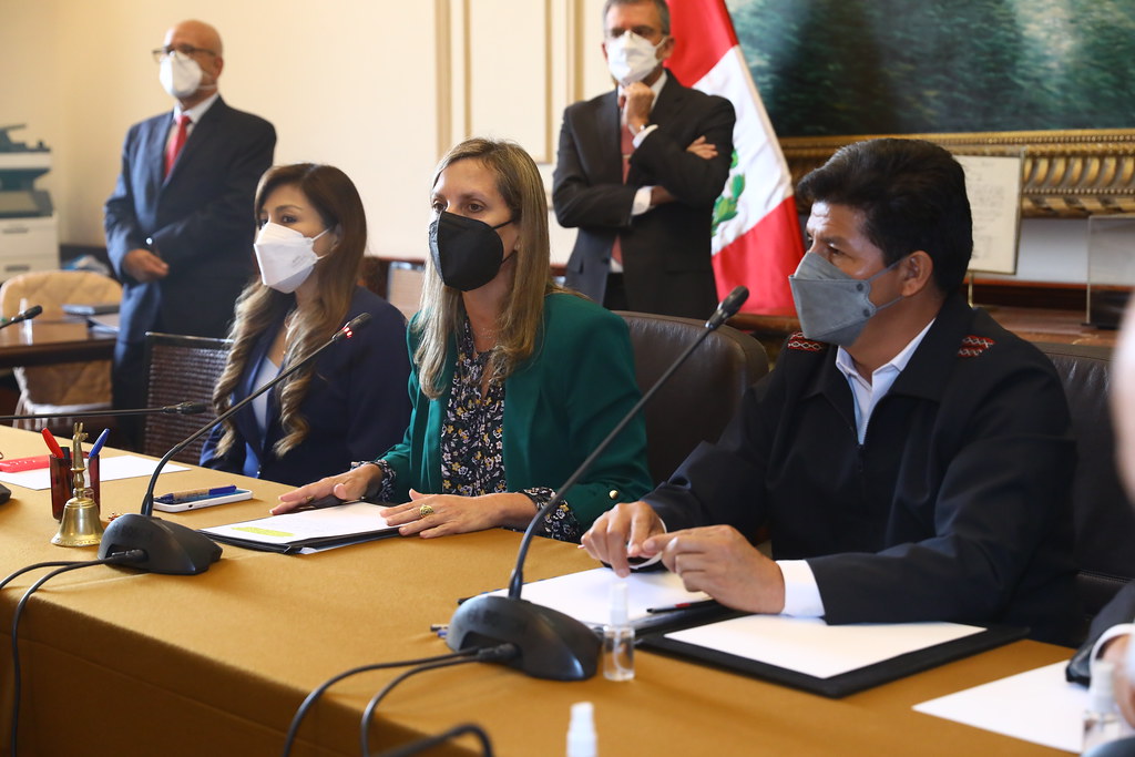 Pedro Castillo anunció en reunión con congresistas el levantamiento del toque de queda