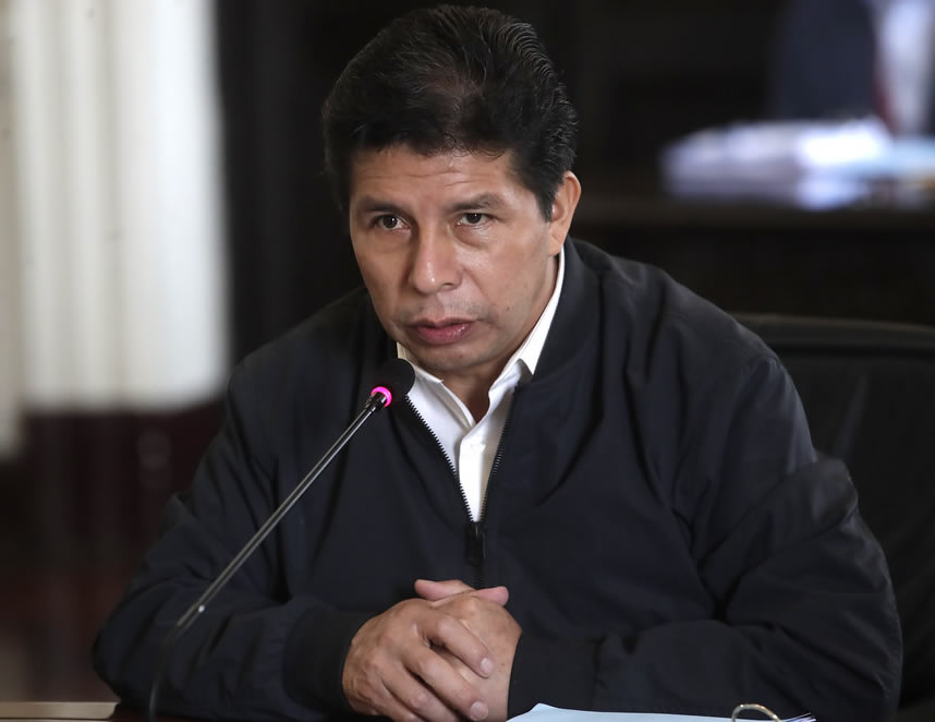 Pedro Castillo a sus críticos: “Podemos meter las patas pero no metemos las uñas”