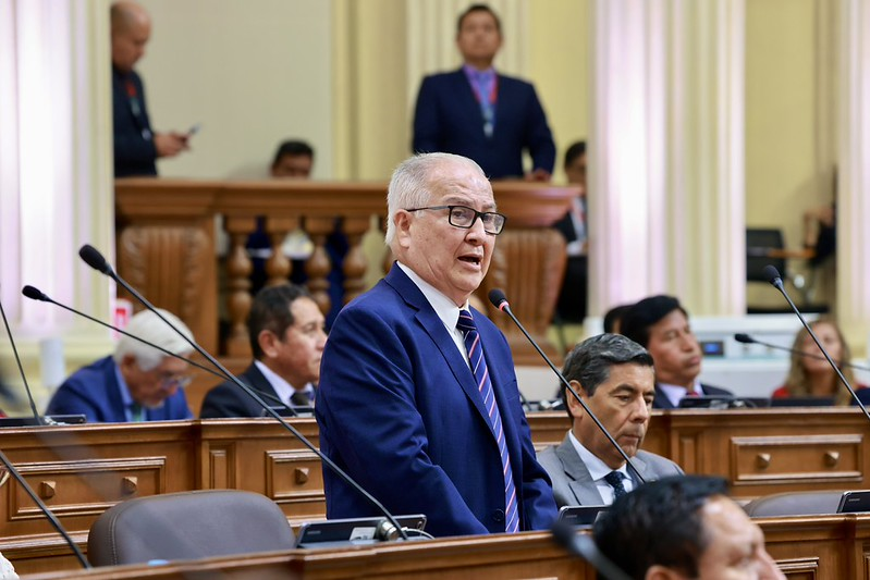 • Alfonso López Chau: Invocó el artículo 107 de la Constitución y propuso aprobar los 20 puntos consensuados (Foto: Congreso de la República).